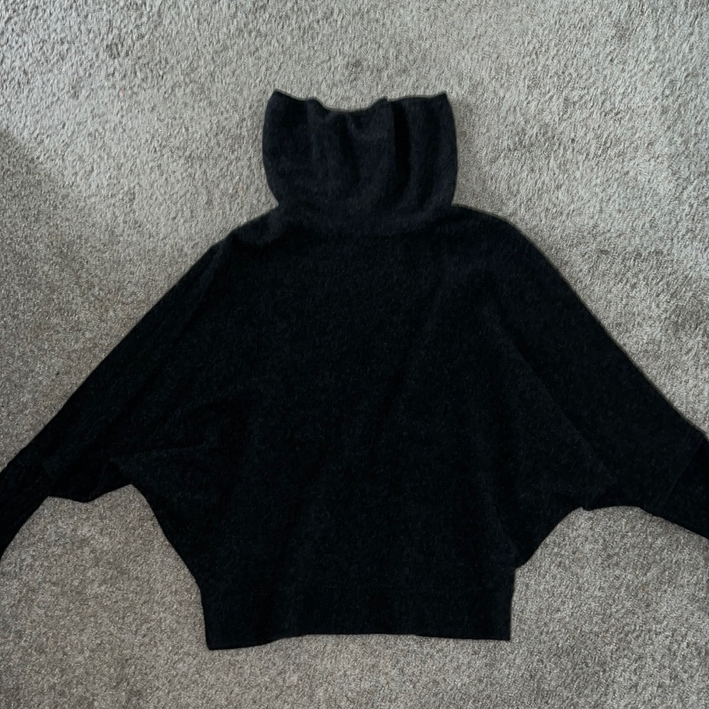 100% turtleneck cashmere sweater